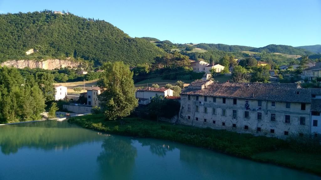 La Finestra Sul Fiume Panzió Fossombrone Kültér fotó