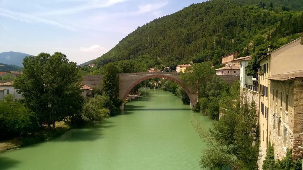 La Finestra Sul Fiume Panzió Fossombrone Kültér fotó