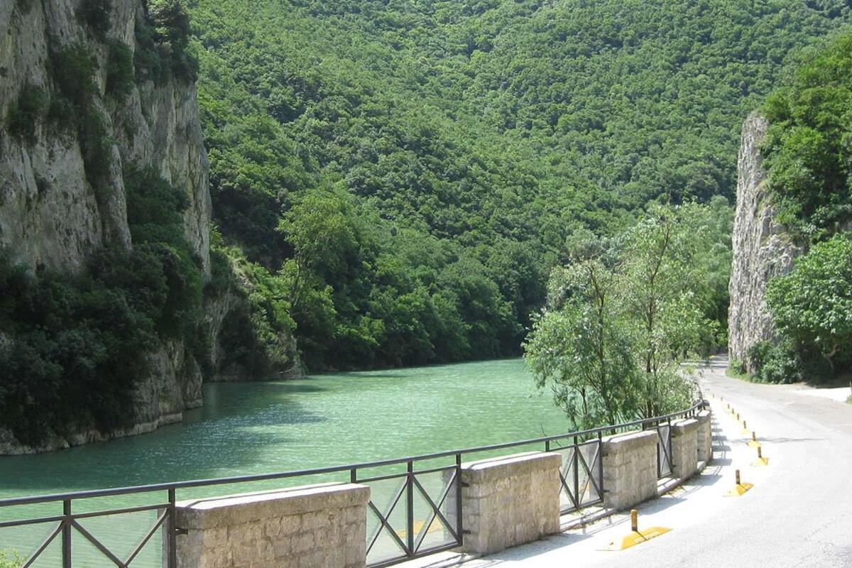 La Finestra Sul Fiume Panzió Fossombrone Kültér fotó