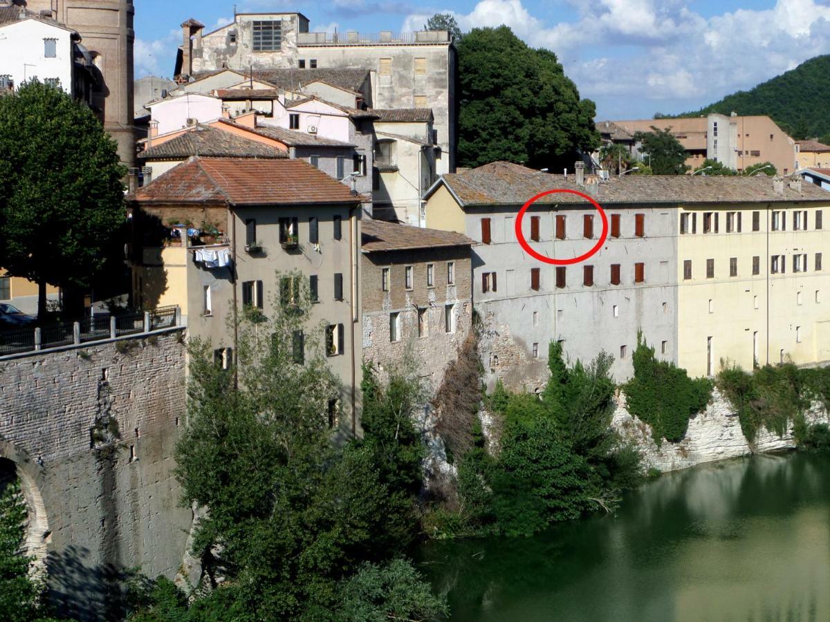 La Finestra Sul Fiume Panzió Fossombrone Kültér fotó