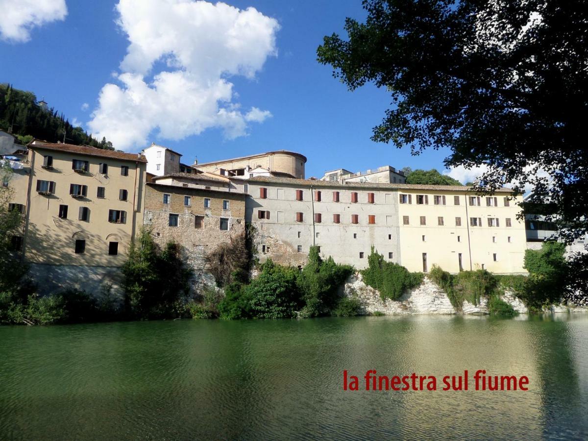 La Finestra Sul Fiume Panzió Fossombrone Kültér fotó