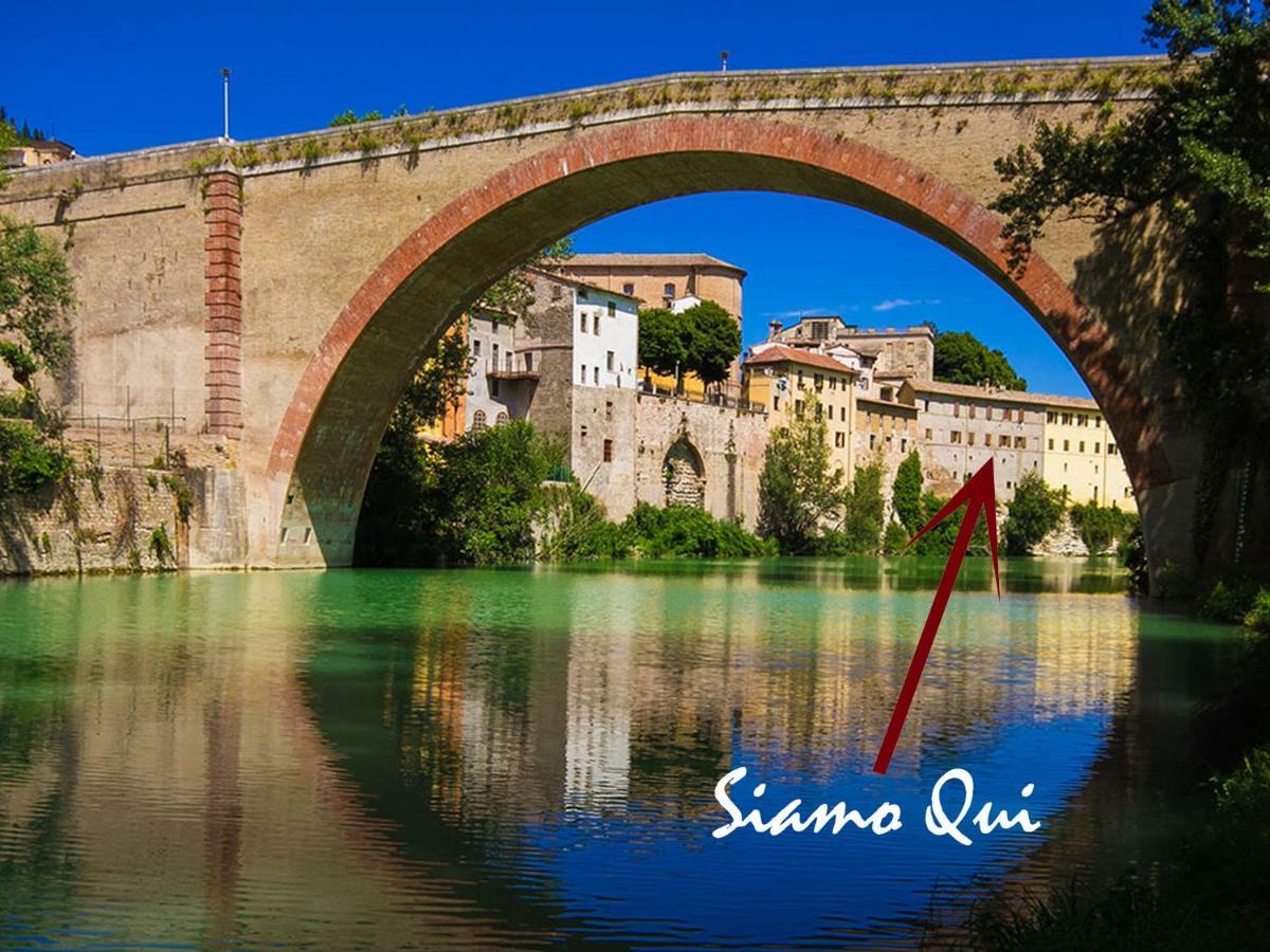 La Finestra Sul Fiume Panzió Fossombrone Kültér fotó